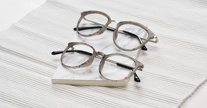 How to Keep Glasses Clean