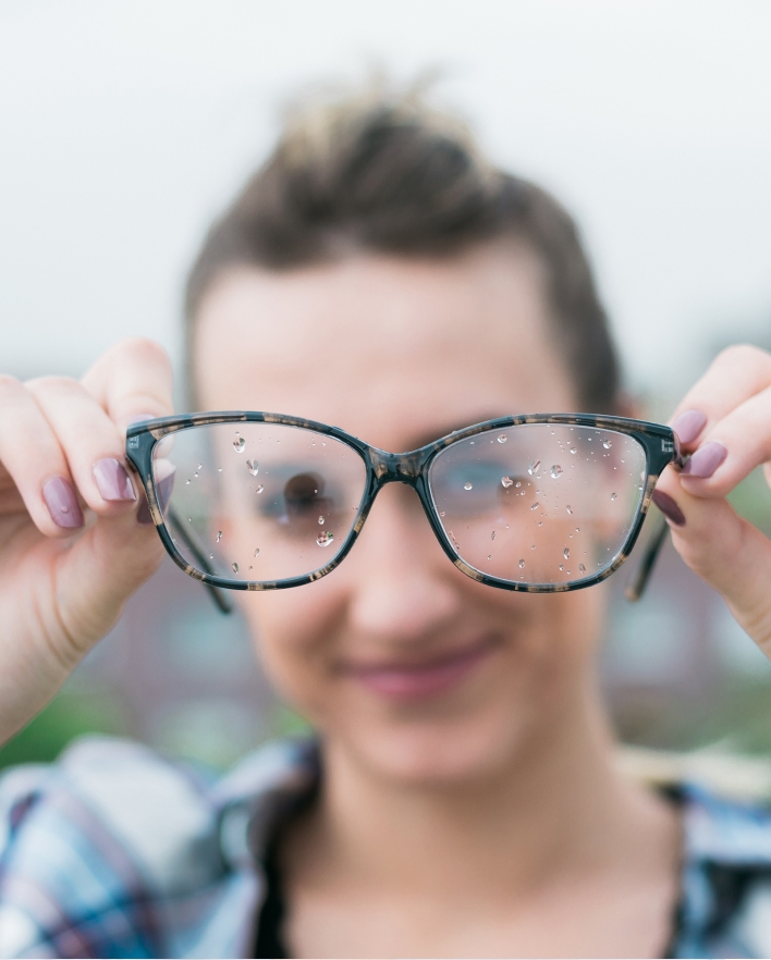 How to clean eyeglasses step 4 — EyeBuyDirect guide on wiping lenses